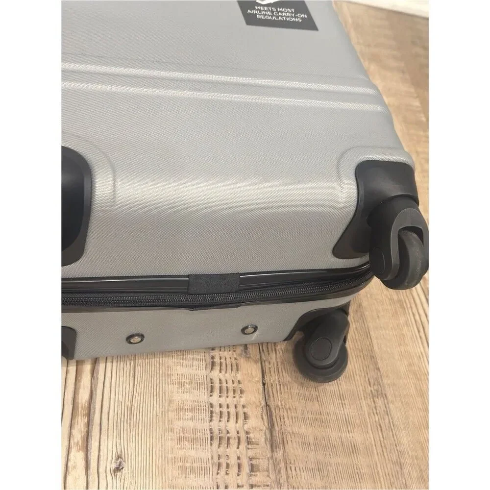 Traveler’s club Skyline 🔥🏖️Rolling Carry 4-Wheel System 20
